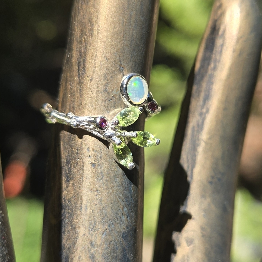 HOST PICK! 🎉🎊 Opal Peridot & Rhodalite Sterling & White Gold Ring Sz5 - Picture 4 of 7